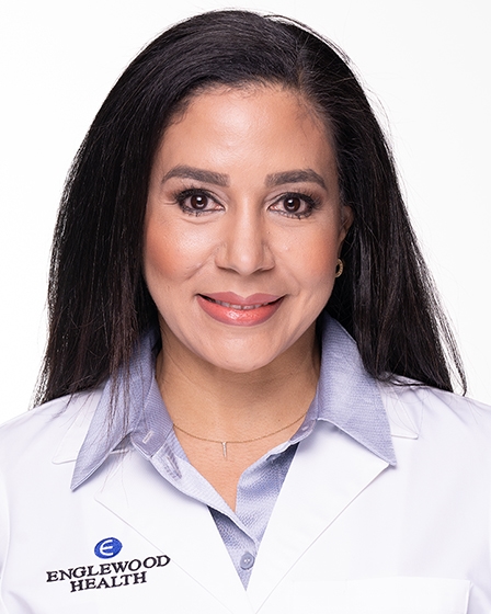 Flavia De La Cruz, MD Headshot